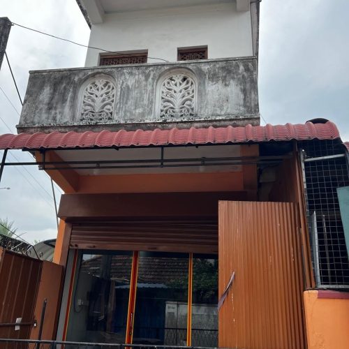 House Sale With Shop